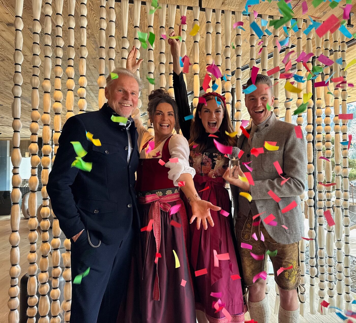 Familie Gutheinz mit der Hideaway Auszeichnung