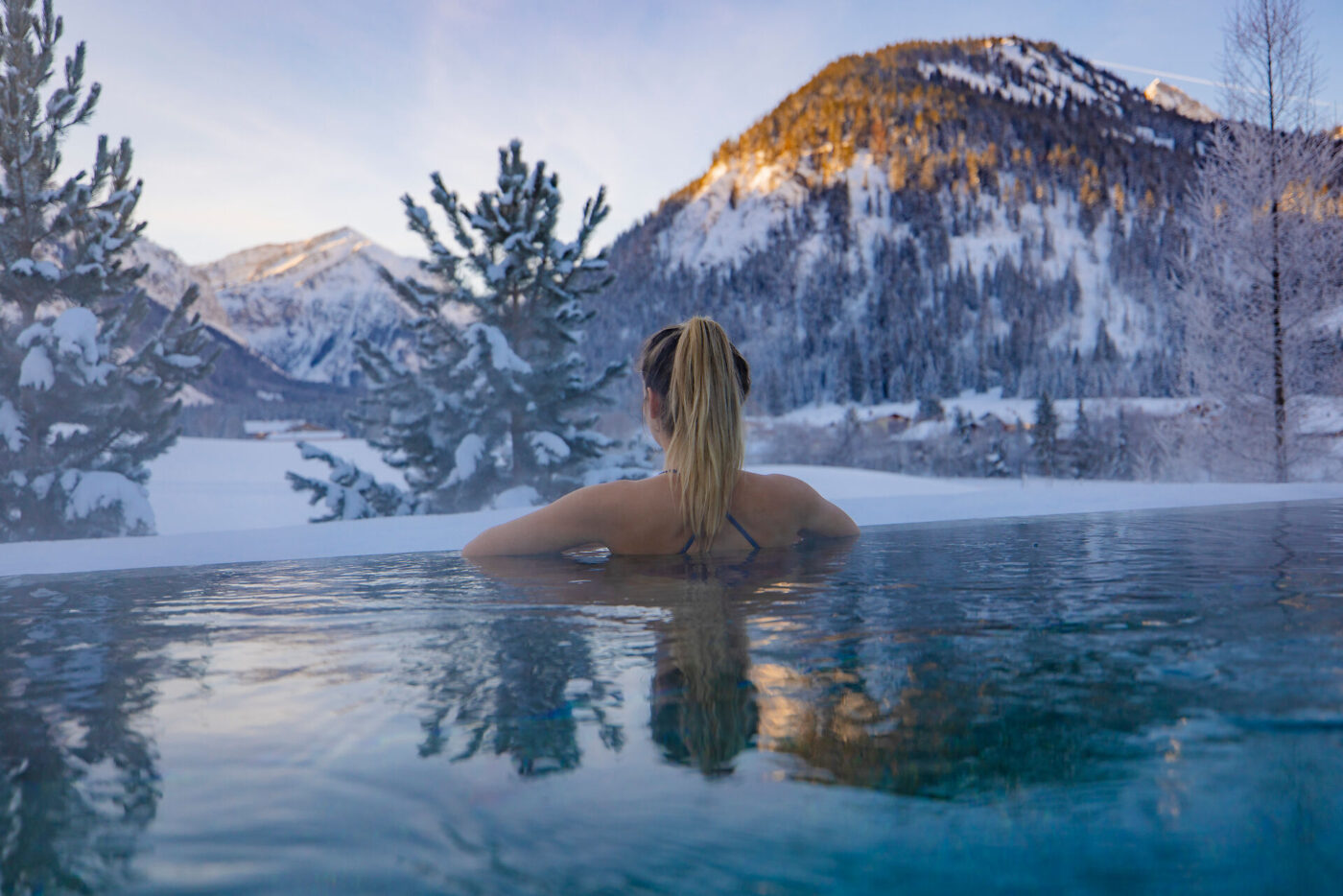 Wellnessmomente im Jungbrunn mit Blick in die Tannheimer Berge