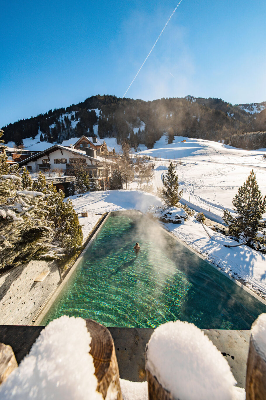 Terrazzo Außenpool im Winter im Jungbrunn